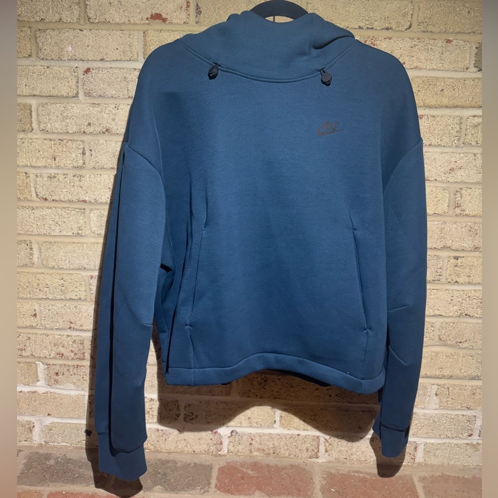 New Women’s Nike Tech Pullover